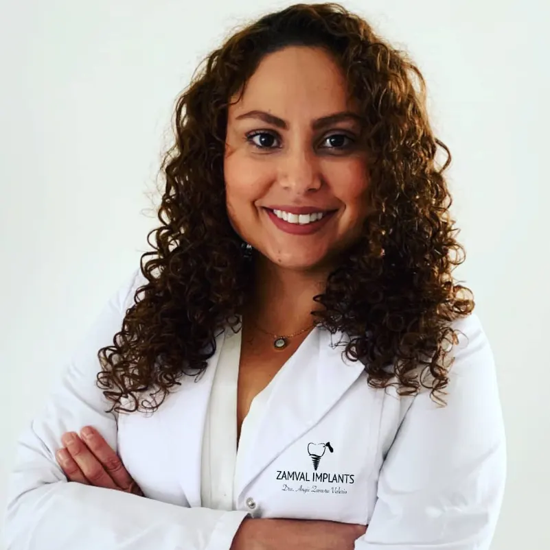 Dra. Angie Zamora Valerio, Especialista en Implantología Buco Maxilofacial y Rehabilitación